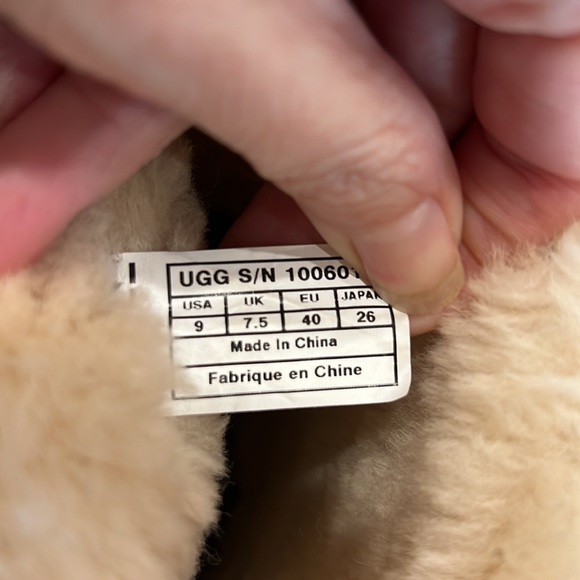 Authentic UGG boots - Picture 4 of 5